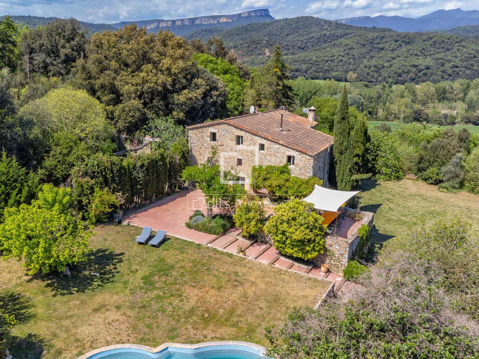 4 soveværelse Finca/Landehus til salg i Bescano med swimmingpool garage - € 795.000 (Ref: 9821568)