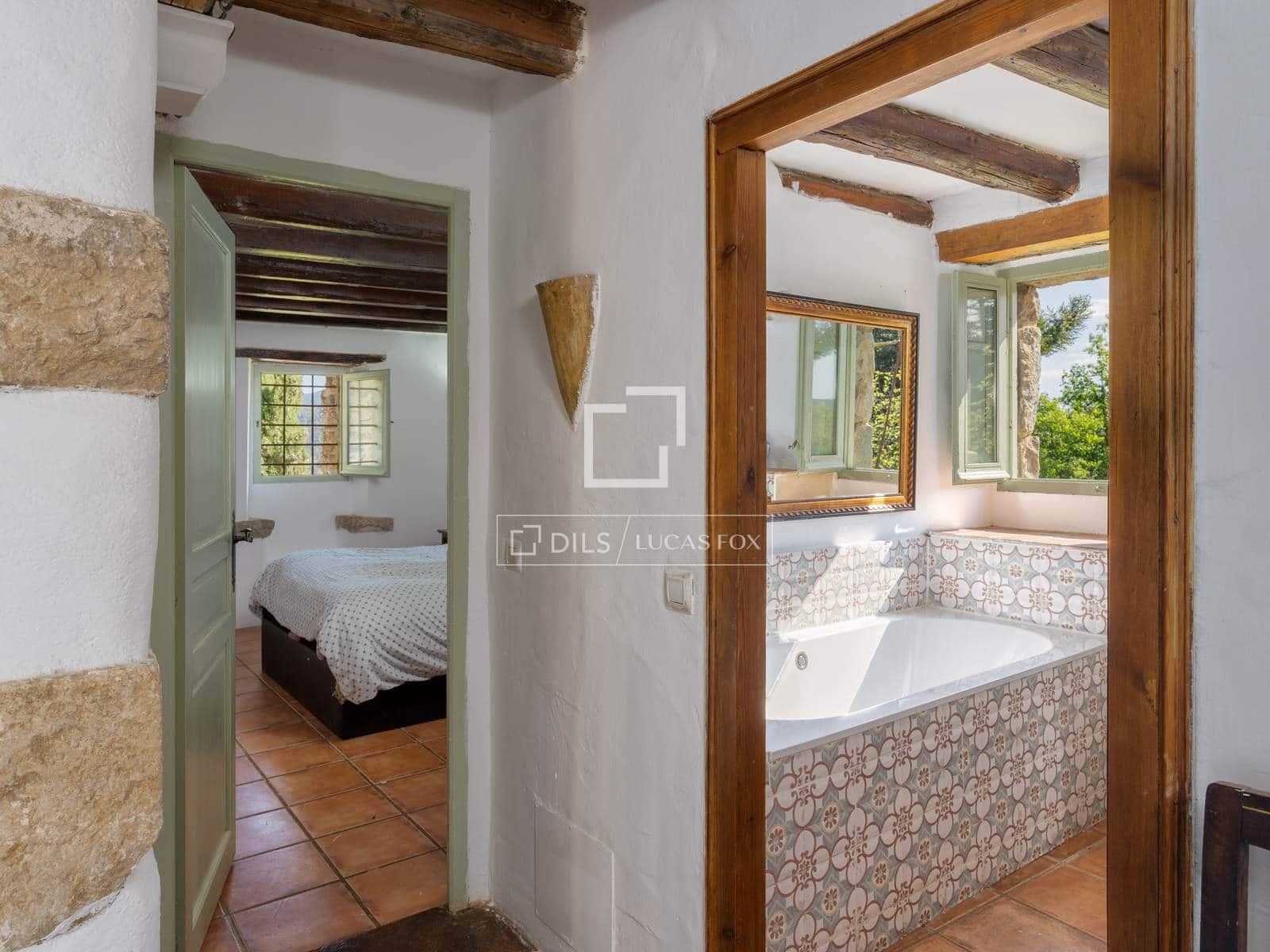 4 soveværelse Finca/Landehus til salg i Bescano med swimmingpool garage - € 795.000 (Ref: 9821568)