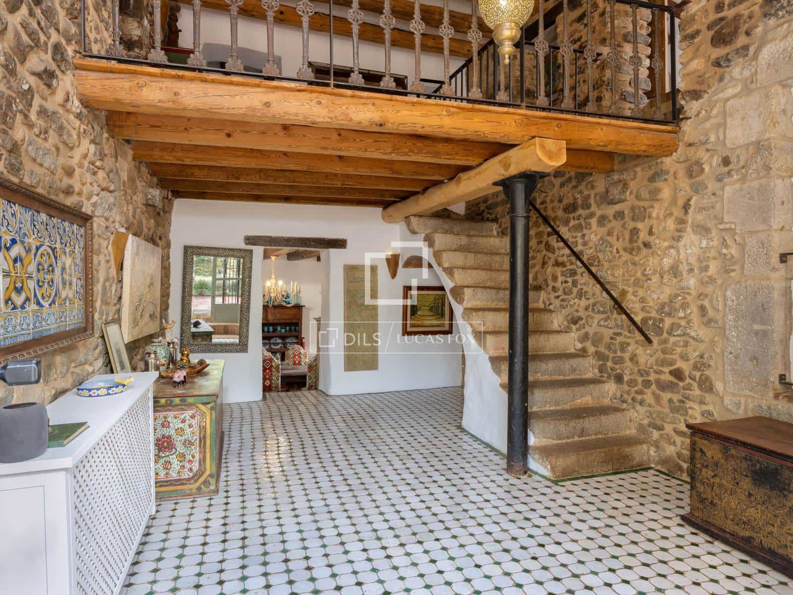 4 soveværelse Finca/Landehus til salg i Bescano med swimmingpool garage - € 795.000 (Ref: 9821568)