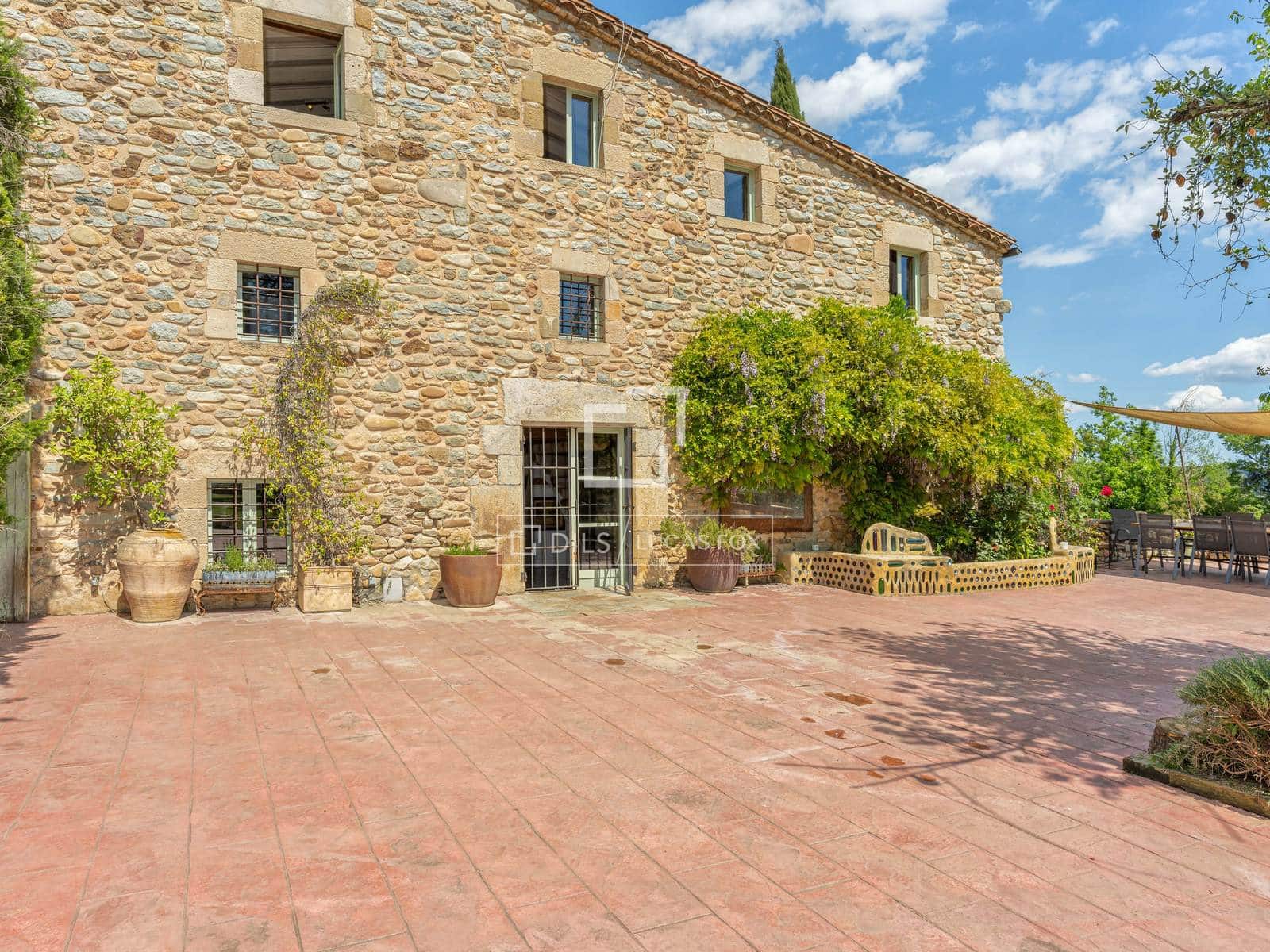 4 soveværelse Finca/Landehus til salg i Bescano med swimmingpool garage - € 795.000 (Ref: 9821568)