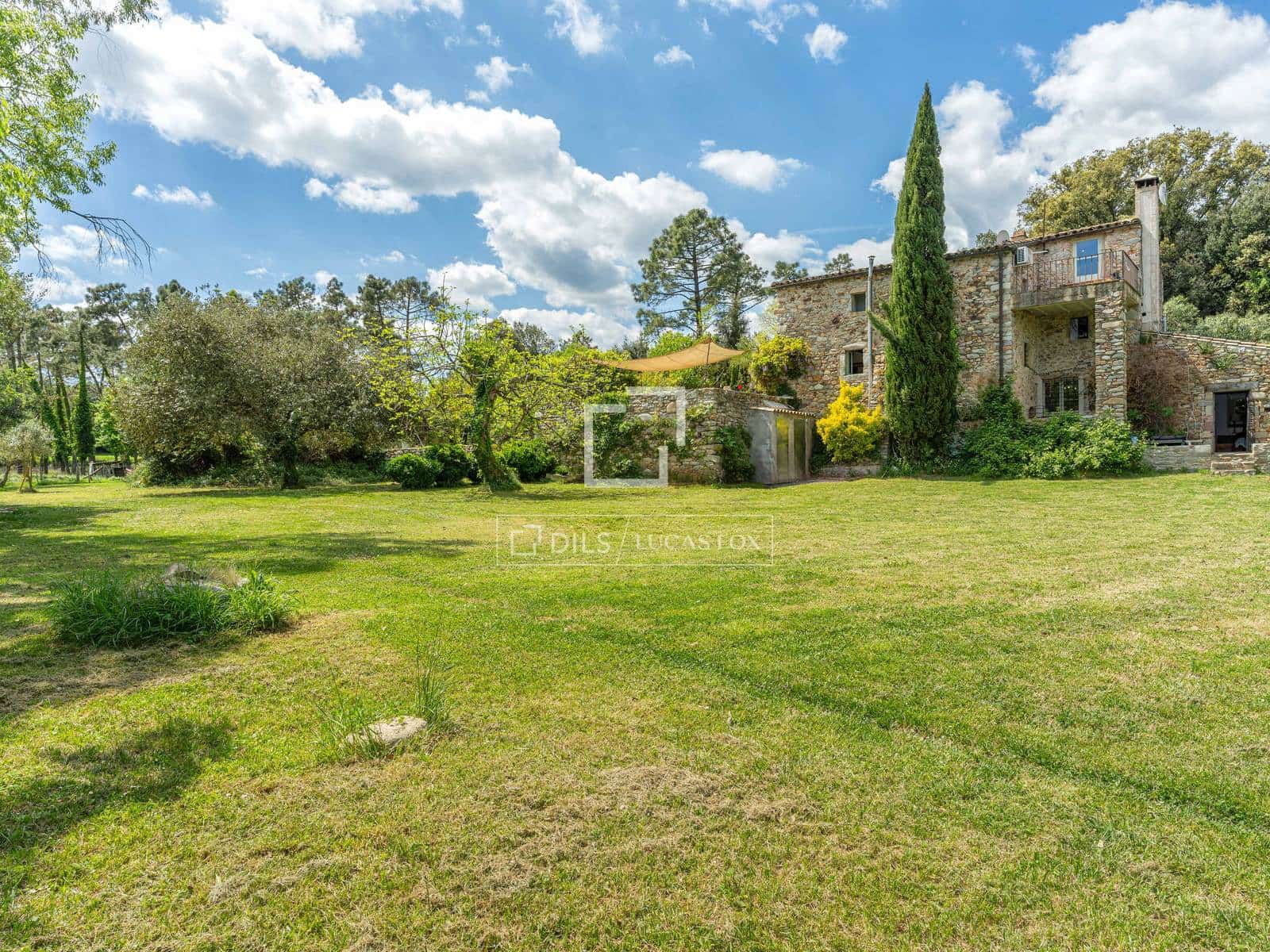 4 soveværelse Finca/Landehus til salg i Bescano med swimmingpool garage - € 795.000 (Ref: 9821568)