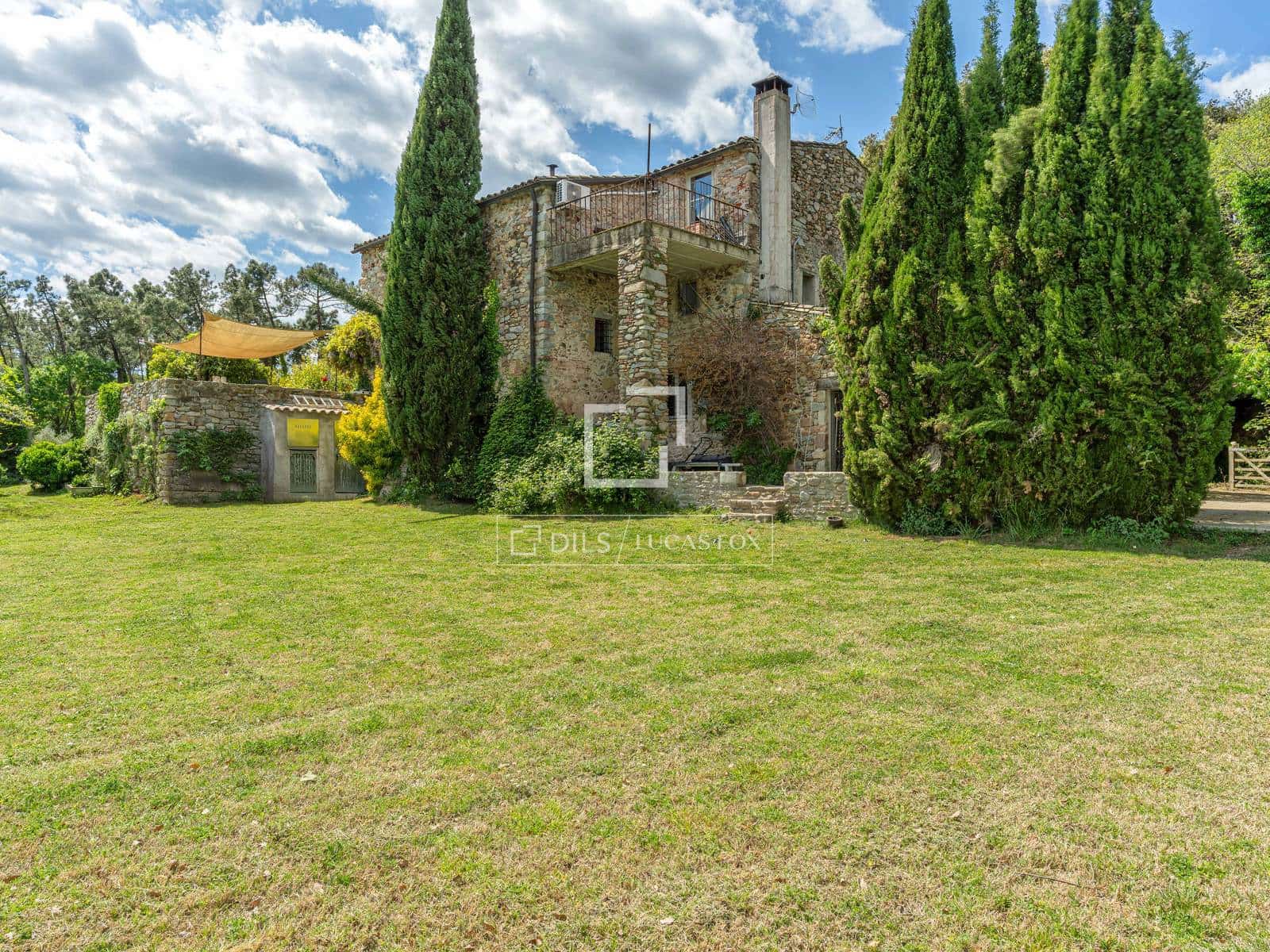4 soveværelse Finca/Landehus til salg i Bescano med swimmingpool garage - € 795.000 (Ref: 9821568)