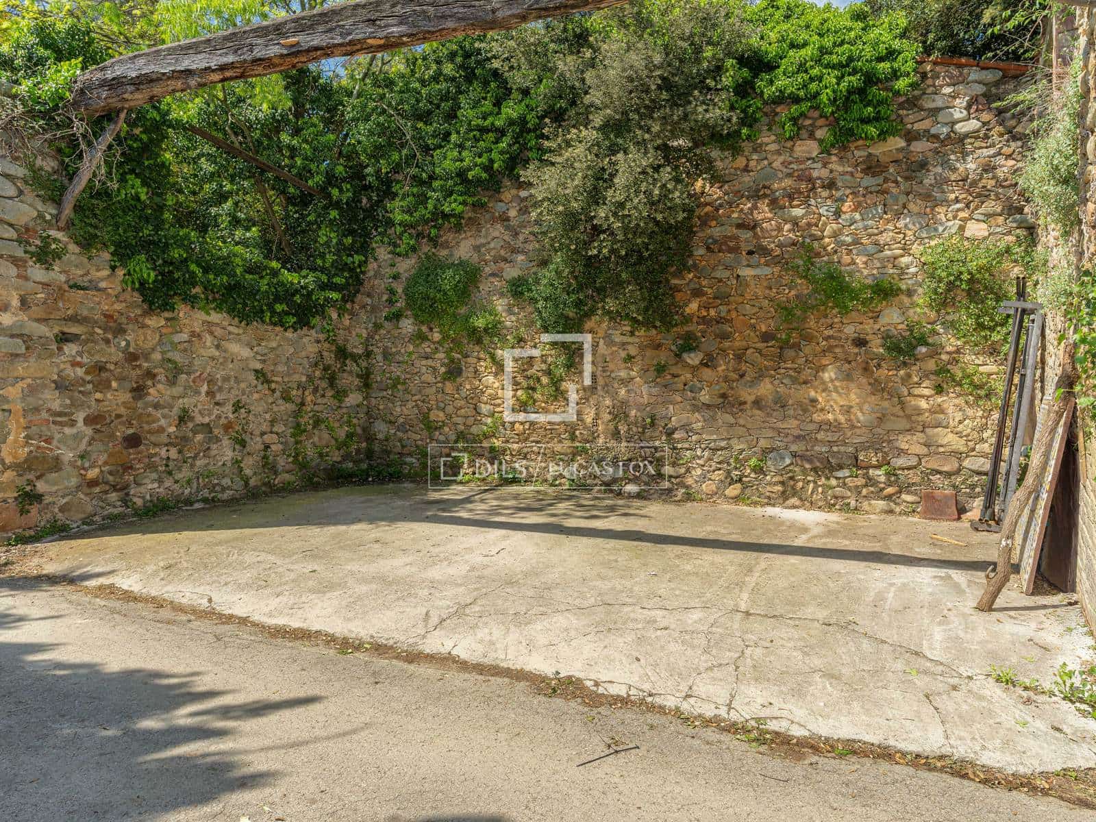 4 soveværelse Finca/Landehus til salg i Bescano med swimmingpool garage - € 795.000 (Ref: 9821568)