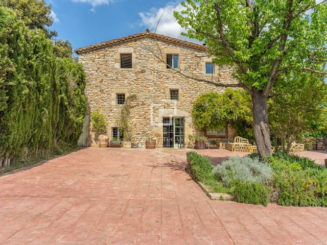 4 sypialnia Finka/Dom wiejski na sprzedaż w Bescanó z basenem garażem - 795 000 € (Ref: 9821568)