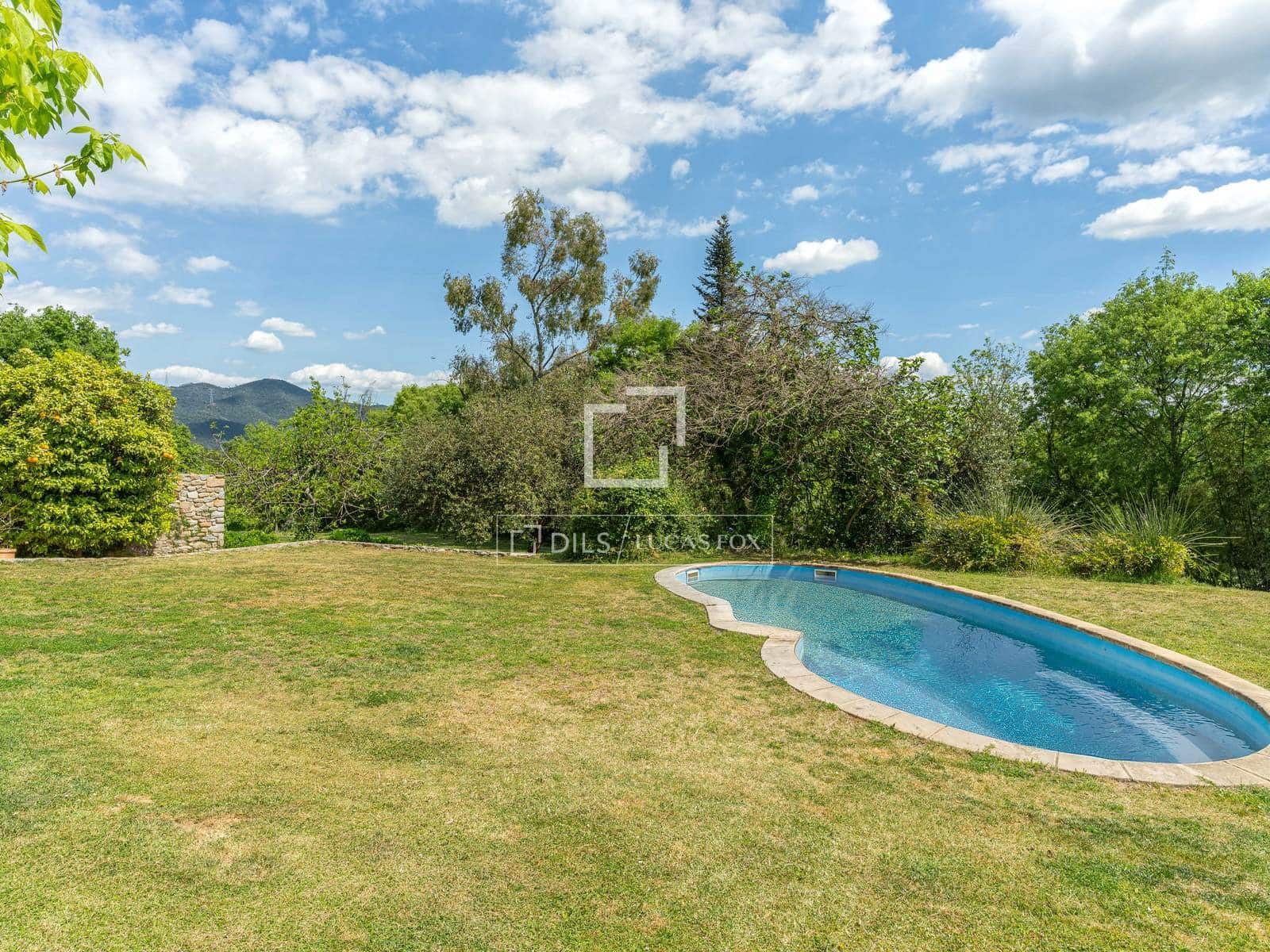4 soveværelse Finca/Landehus til salg i Bescano med swimmingpool garage - € 795.000 (Ref: 9821568)