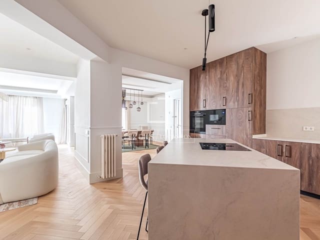 4 makuuhuone Huoneisto myytävänä paikassa Castellana, Madrid kaupunki - 3 850 000 € (Ref: 9821658)