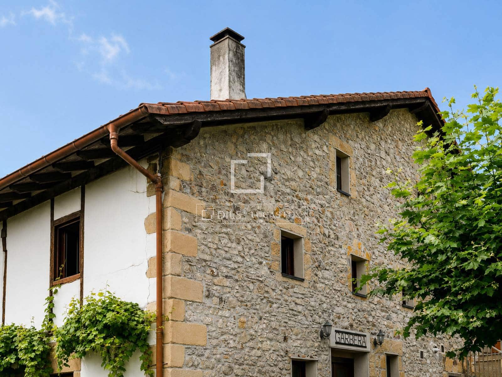 10 bedroom Villa for sale in Donostia-San Sebastian - € 1,200,000 (Ref: 9821659)