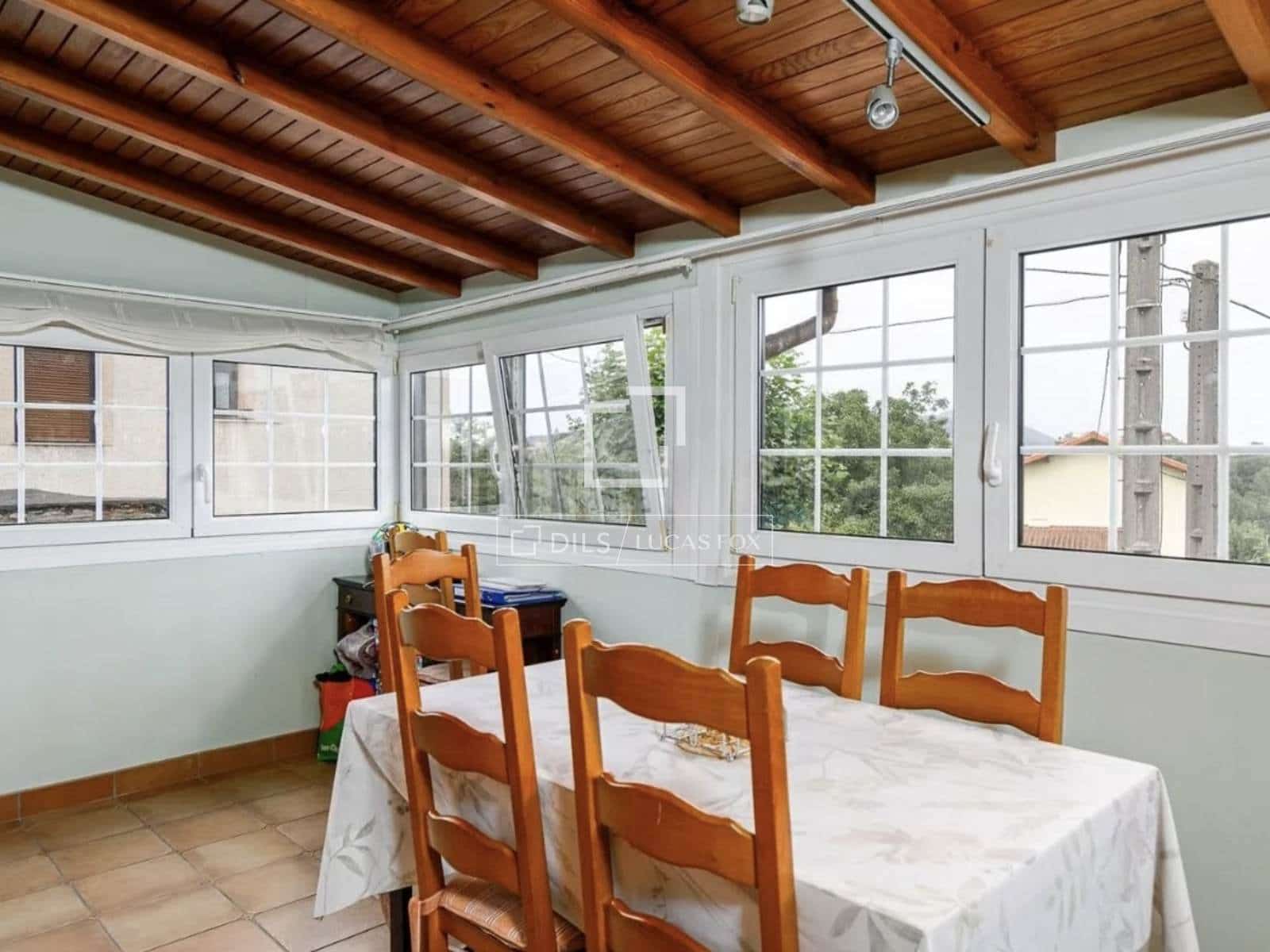 10 bedroom Villa for sale in Donostia-San Sebastian - € 1,200,000 (Ref: 9821659)