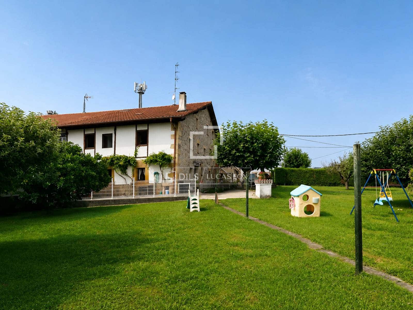 10 bedroom Villa for sale in Donostia-San Sebastian - € 1,200,000 (Ref: 9821659)