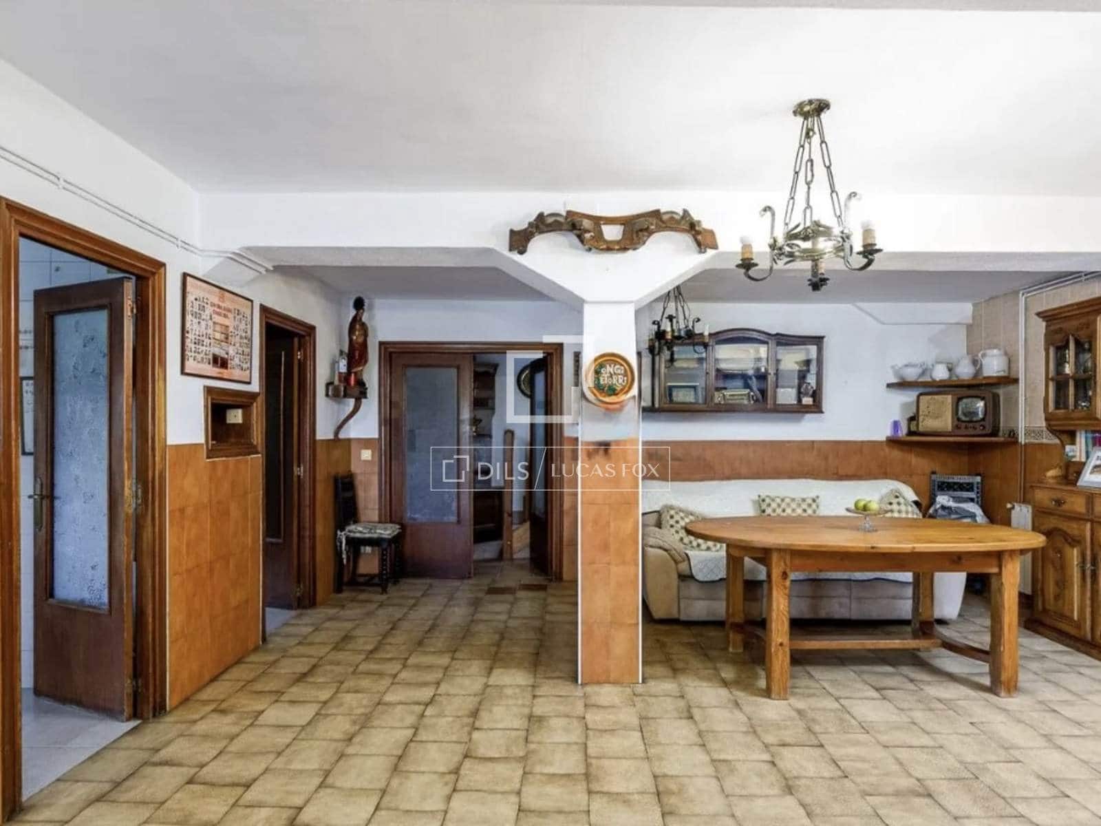 10 bedroom Villa for sale in Donostia-San Sebastian - € 1,200,000 (Ref: 9821659)