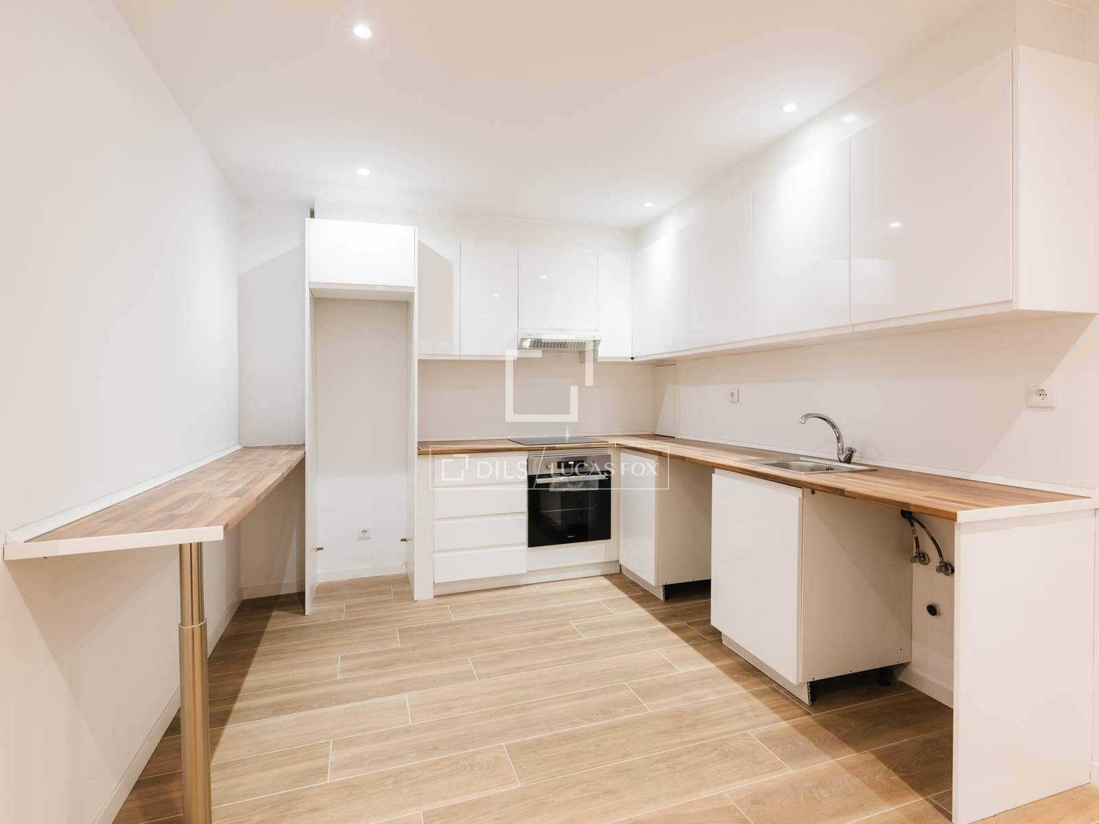 2 makuuhuone Huoneisto vuokrattavana paikassa Madrid kaupunki mukana uima-altaan - 1 700 € (Ref: 9823846)