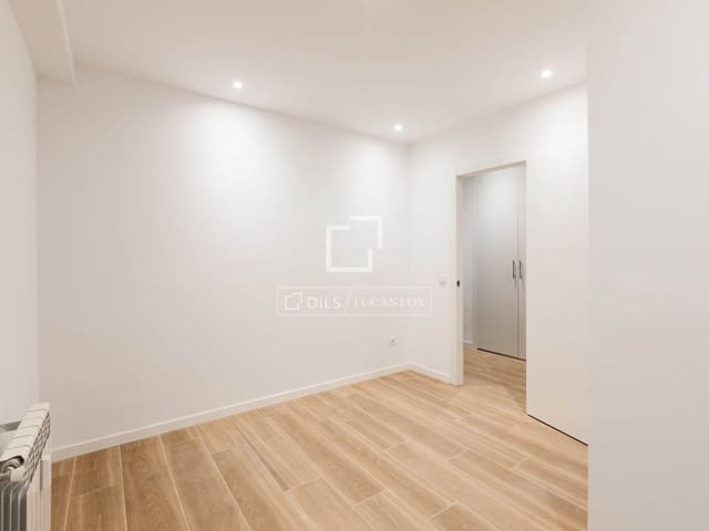 2 makuuhuone Huoneisto vuokrattavana paikassa Nueva España, Madrid kaupunki mukana uima-altaan - 1 700 € (Ref: 9823846)