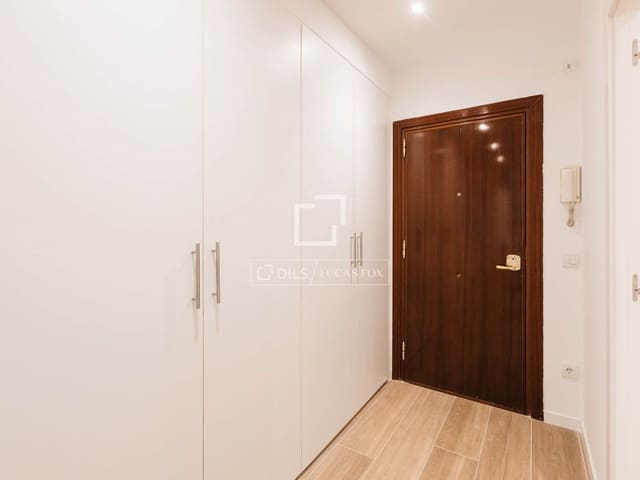 2 makuuhuone Huoneisto vuokrattavana paikassa Nueva España, Madrid kaupunki mukana uima-altaan - 1 700 € (Ref: 9823846)