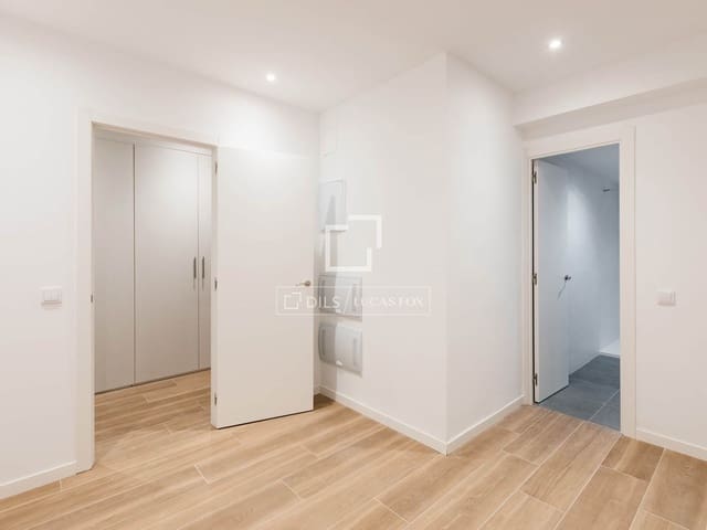 2 makuuhuone Huoneisto vuokrattavana paikassa Nueva España, Madrid kaupunki mukana uima-altaan - 1 700 € (Ref: 9823846)