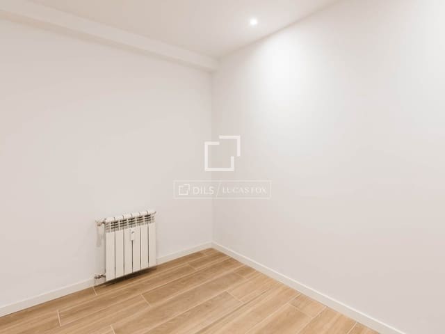 2 makuuhuone Huoneisto vuokrattavana paikassa Nueva España, Madrid kaupunki mukana uima-altaan - 1 700 € (Ref: 9823846)
