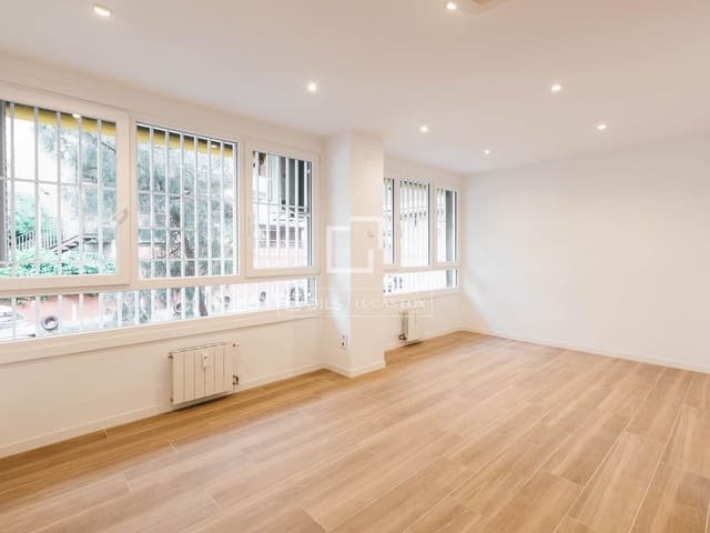 2 makuuhuone Huoneisto vuokrattavana paikassa Nueva España, Madrid kaupunki mukana uima-altaan - 1 700 € (Ref: 9823846)