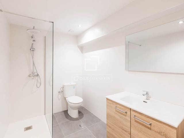 2 makuuhuone Huoneisto vuokrattavana paikassa Nueva España, Madrid kaupunki mukana uima-altaan - 1 700 € (Ref: 9823846)