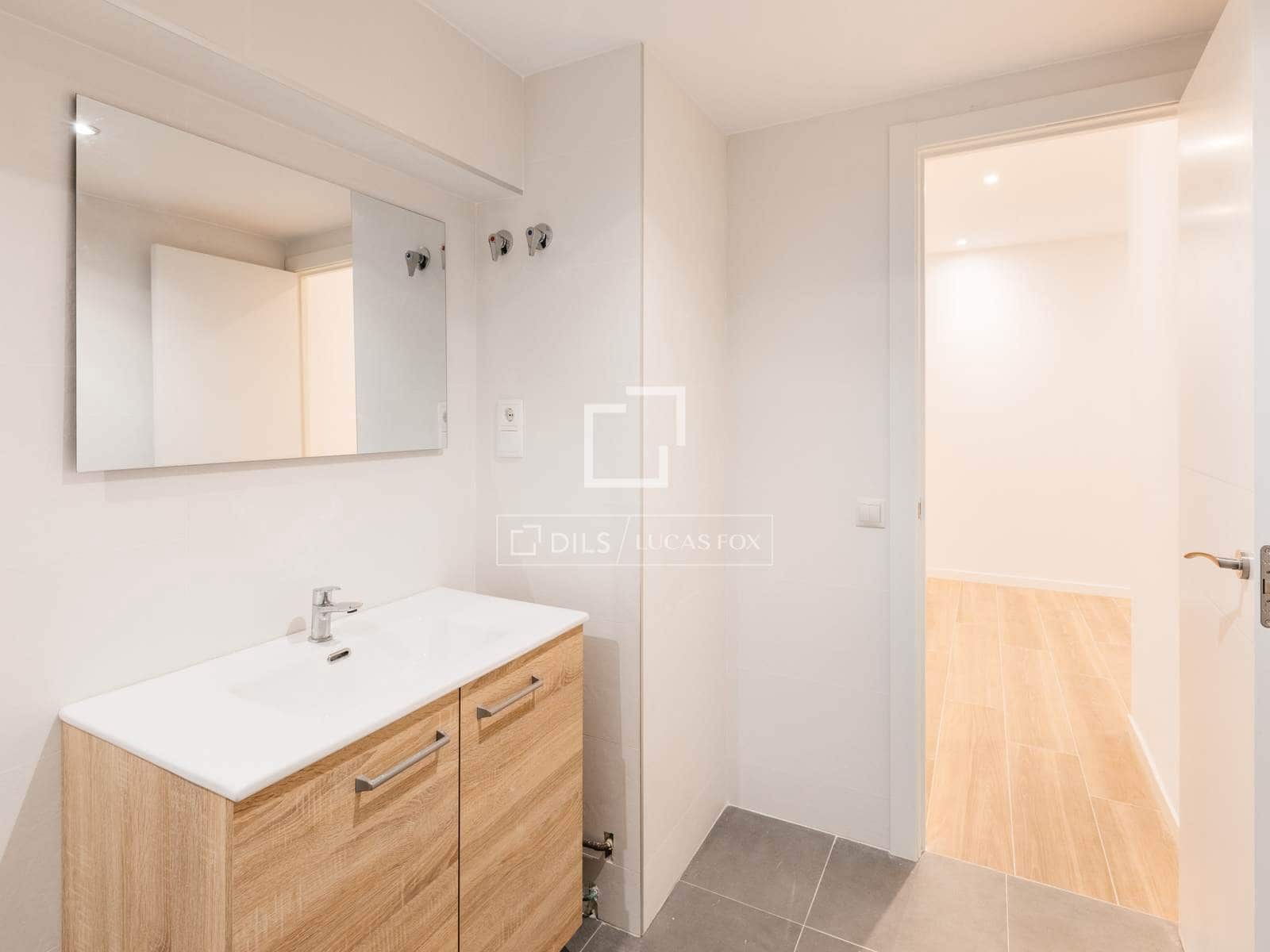2 makuuhuone Huoneisto vuokrattavana paikassa Madrid kaupunki mukana uima-altaan - 1 700 € (Ref: 9823846)