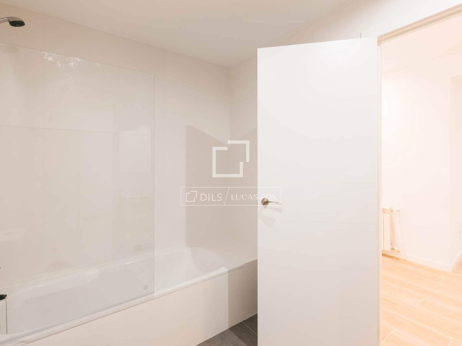 2 makuuhuone Huoneisto vuokrattavana paikassa Madrid kaupunki mukana uima-altaan - 1 700 € (Ref: 9823846)