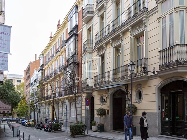 4 slaapkamer Appartement te koop in Rios Rosas, Madrid stad - € 2.090.000 (Ref: 9824017)