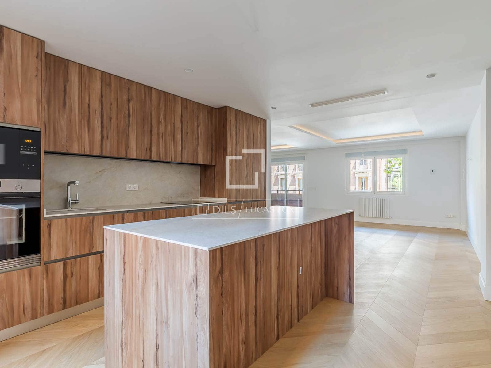 3 bedroom Apartment for sale in Madrid city with garage - € 2,600,000 (Ref: 9824120)