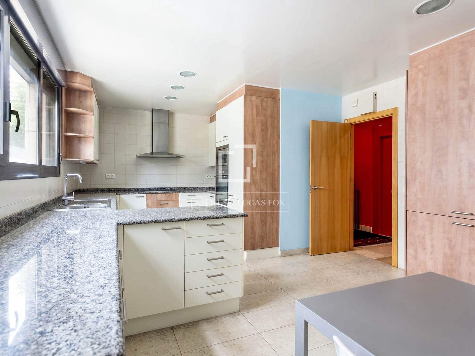 5 soverom Villa til salgs i Madrid by med svømmebasseng garasje - € 2 490 000 (Ref: 9824121)