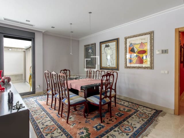 5 soverom Villa til salgs i Madrid by med svømmebasseng garasje - € 2 490 000 (Ref: 9824121)