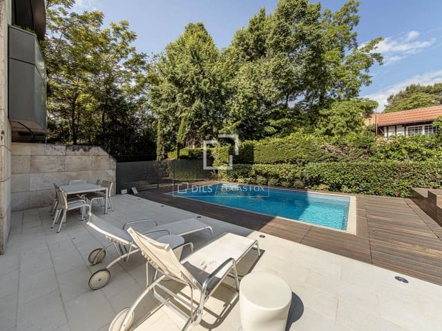 5 soverom Villa til salgs i Madrid by med svømmebasseng garasje - € 2 490 000 (Ref: 9824121)