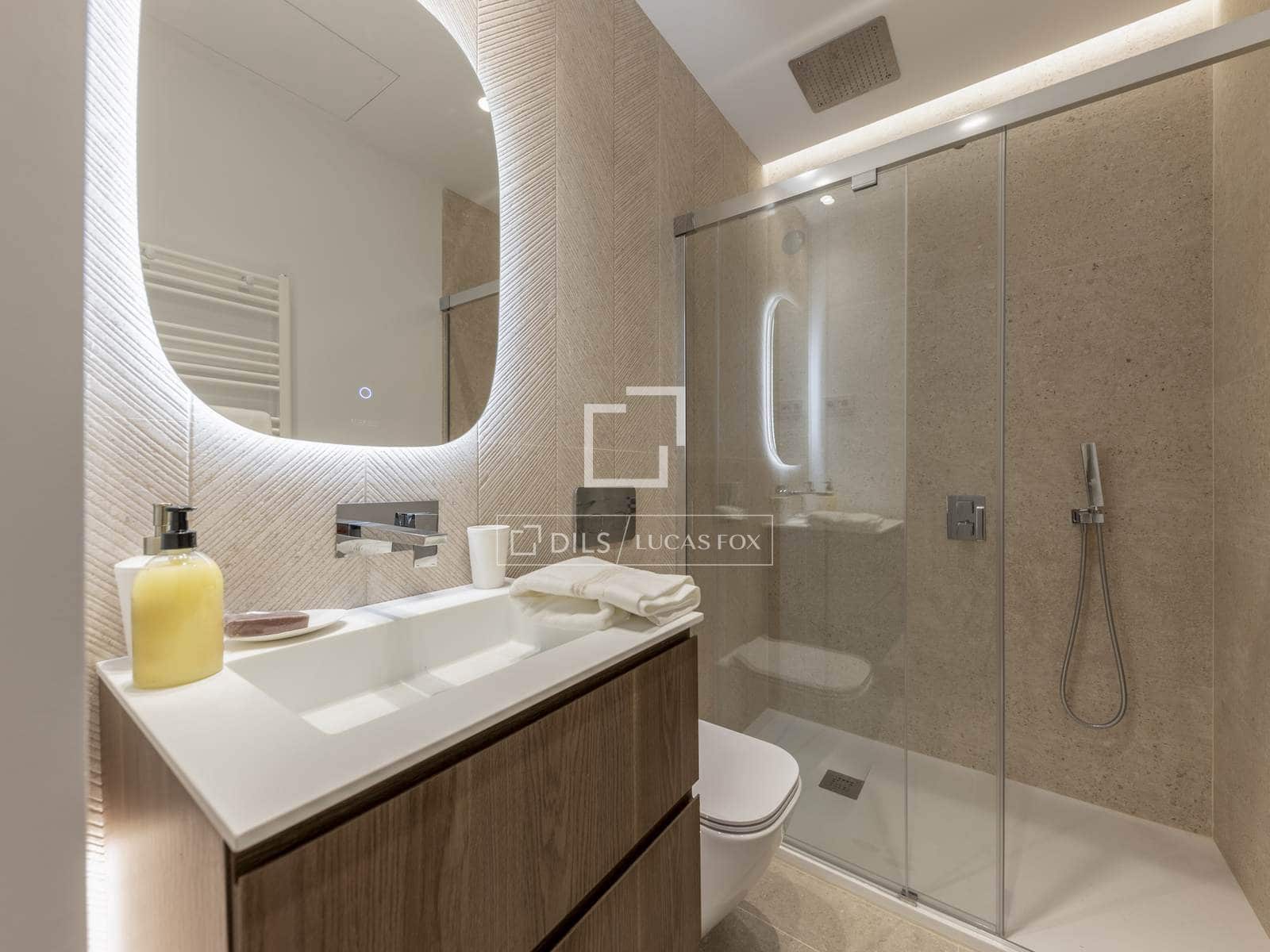 2 soveværelse Lejlighed til leje i Madrid by - € 3.500 (Ref: 9827492)