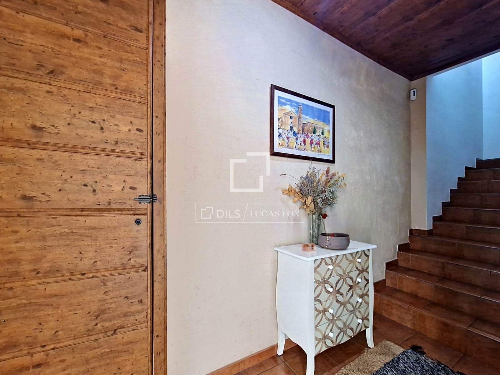 4 bedroom Villa for sale in Vilanova i la Geltru with garage - € 430,000 (Ref: 9827494)