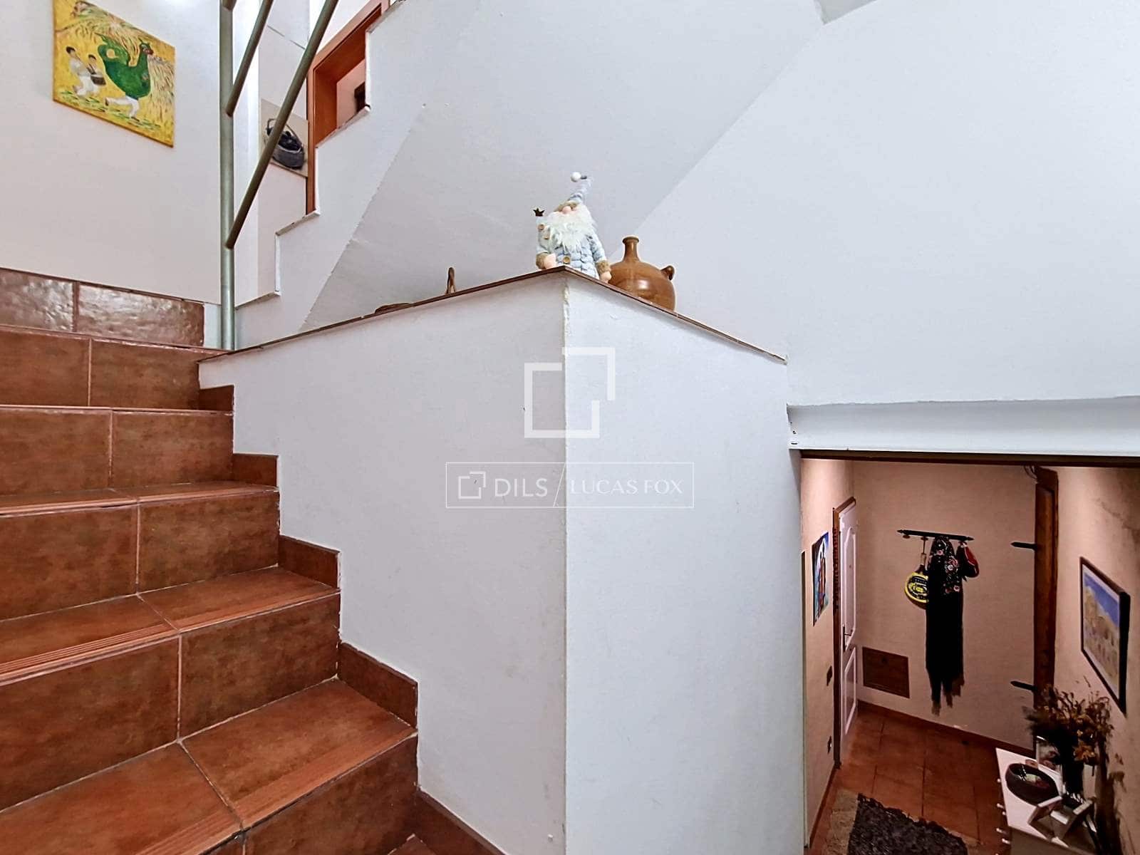 4 bedroom Villa for sale in Vilanova i la Geltru with garage - € 430,000 (Ref: 9827494)