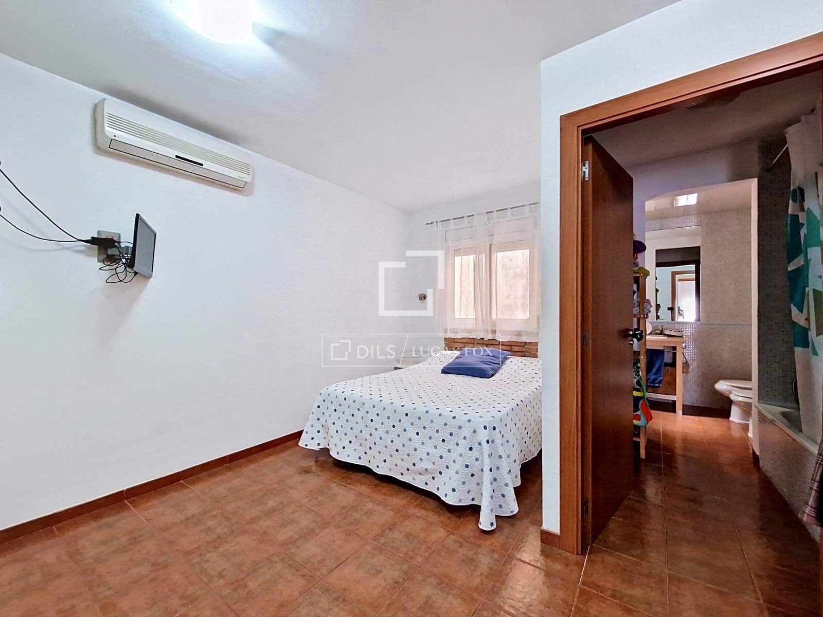 4 bedroom Villa for sale in Vilanova i la Geltru with garage - € 430,000 (Ref: 9827494)