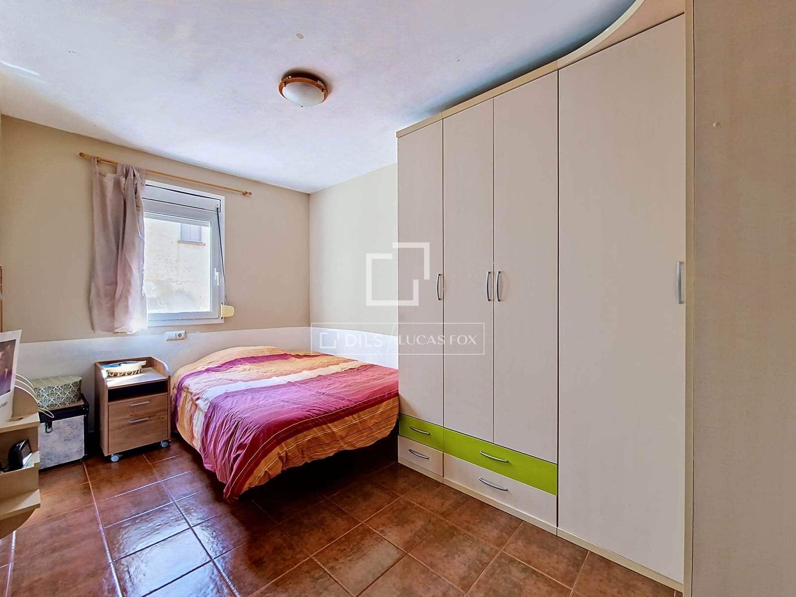 4 bedroom Villa for sale in Vilanova i la Geltru with garage - € 430,000 (Ref: 9827494)