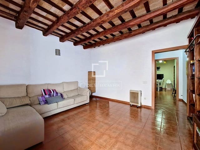 4 bedroom Villa for sale in Vilanova i la Geltrú with garage - € 430,000 (Ref: 9827494)