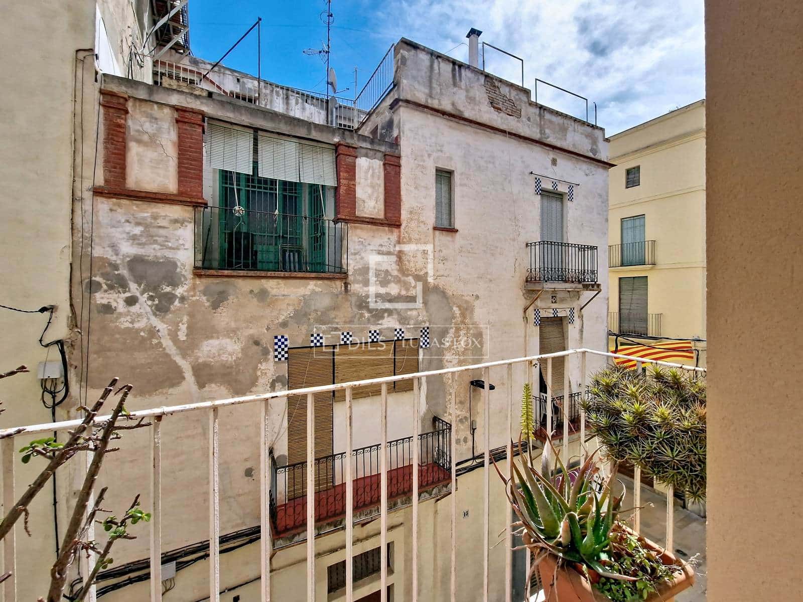 4 bedroom Villa for sale in Vilanova i la Geltru with garage - € 430,000 (Ref: 9827494)