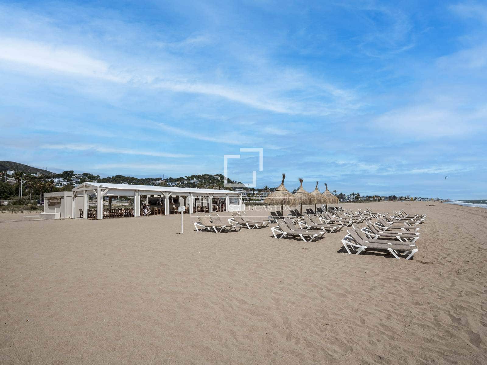 3 makuuhuone Huoneisto myytävänä paikassa Castelldefels mukana uima-altaan 
autotalli - 680 000 € (Ref: 9827771)