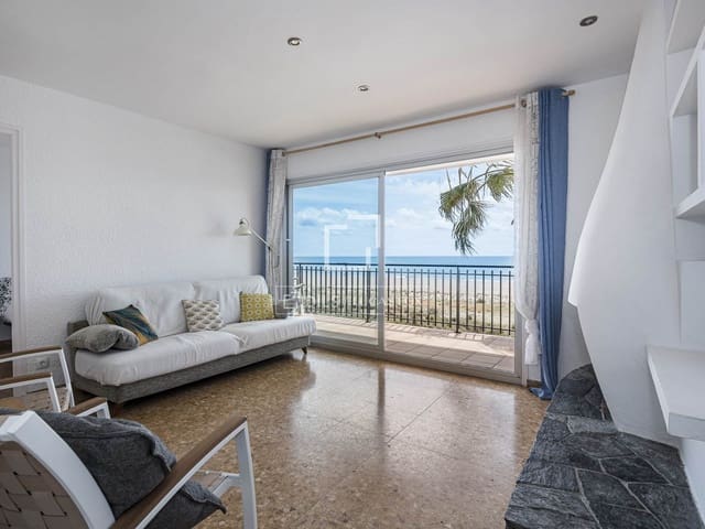 3 makuuhuone Huoneisto myytävänä paikassa Castelldefels mukana uima-altaan 
autotalli - 680 000 € (Ref: 9827771)