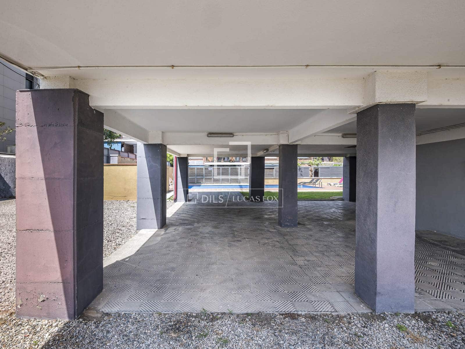 3 makuuhuone Huoneisto myytävänä paikassa Castelldefels mukana uima-altaan 
autotalli - 680 000 € (Ref: 9827771)