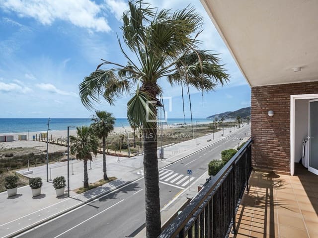 3 makuuhuone Huoneisto myytävänä paikassa Castelldefels mukana uima-altaan 
autotalli - 680 000 € (Ref: 9827771)