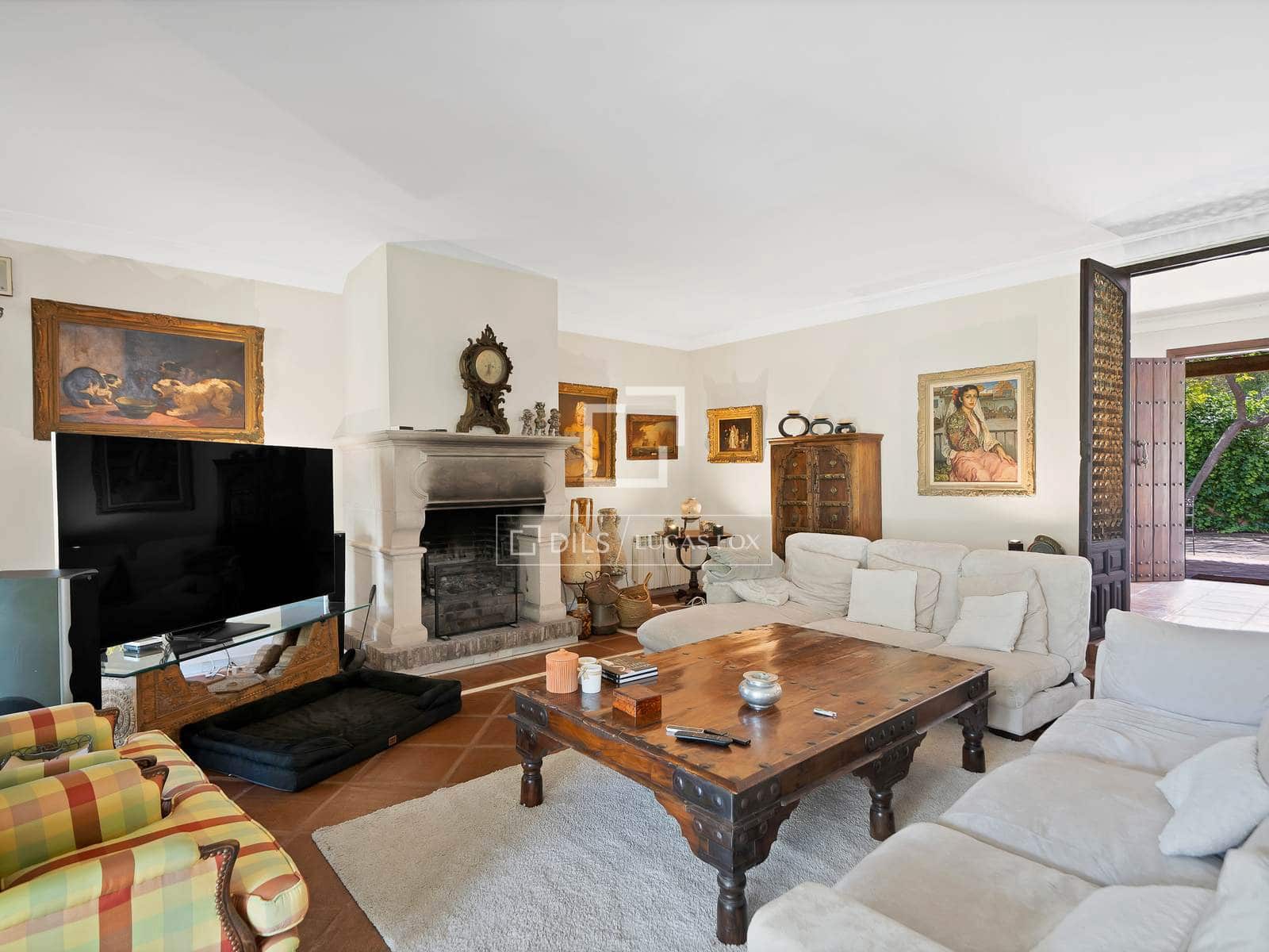 4 bedroom Villa for sale in Nueva Andalucia with pool garage - € 2,900,000 (Ref: 9827772)