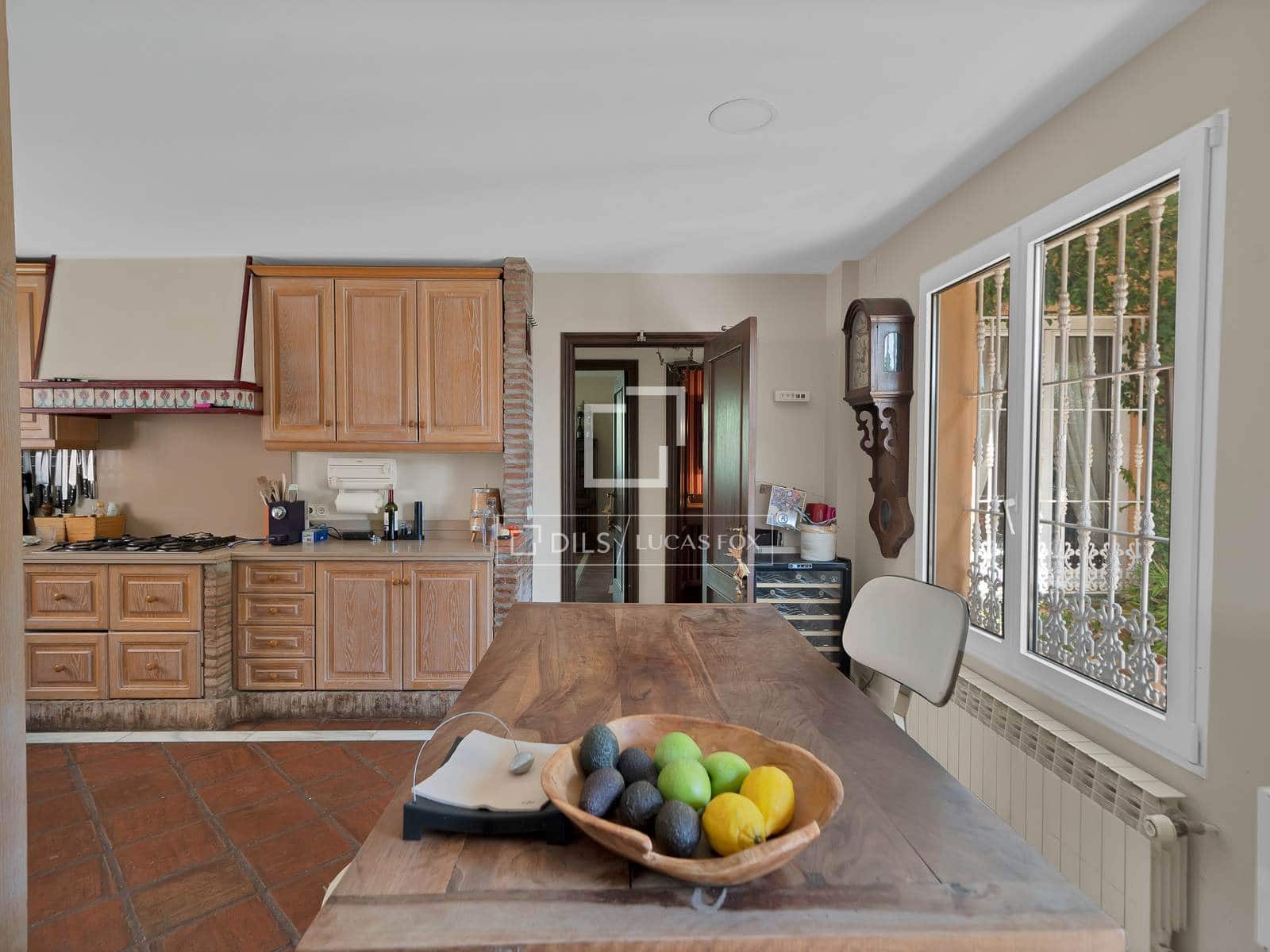 4 bedroom Villa for sale in Nueva Andalucia with pool garage - € 2,900,000 (Ref: 9827772)