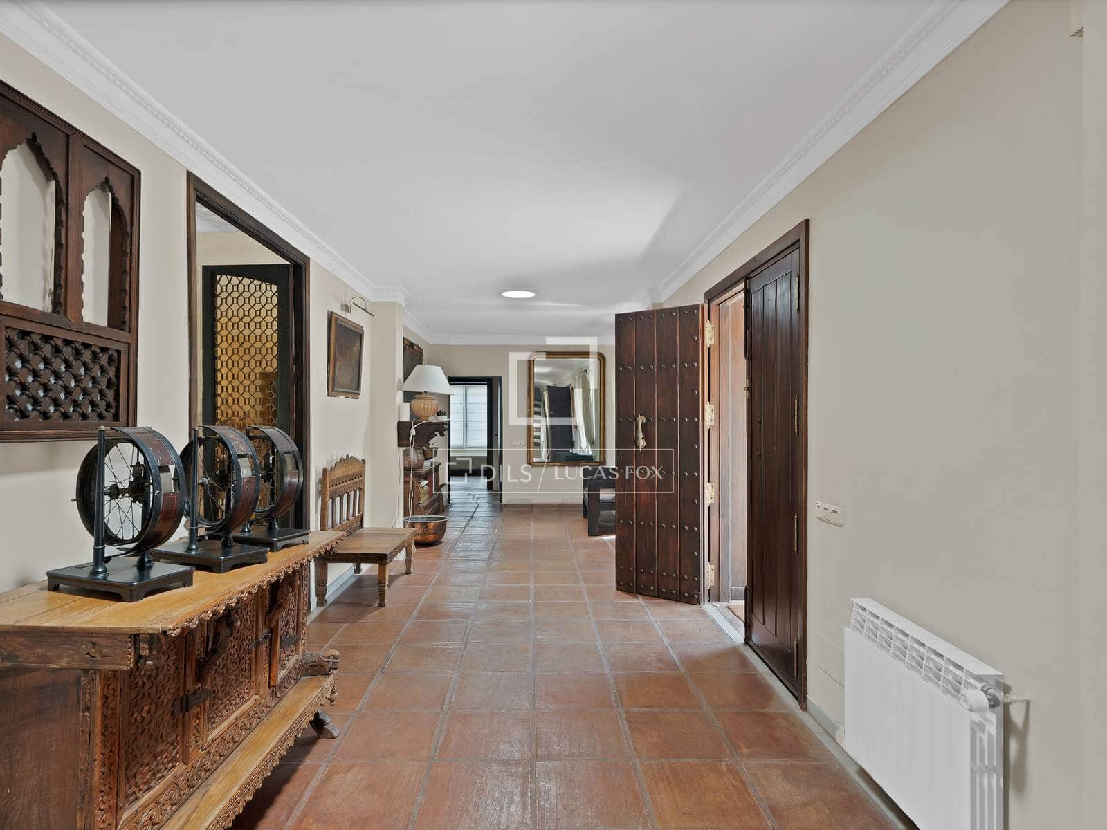 4 bedroom Villa for sale in Nueva Andalucia with pool garage - € 2,900,000 (Ref: 9827772)