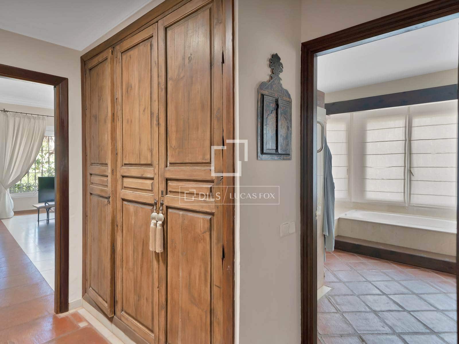 4 bedroom Villa for sale in Nueva Andalucia with pool garage - € 2,900,000 (Ref: 9827772)
