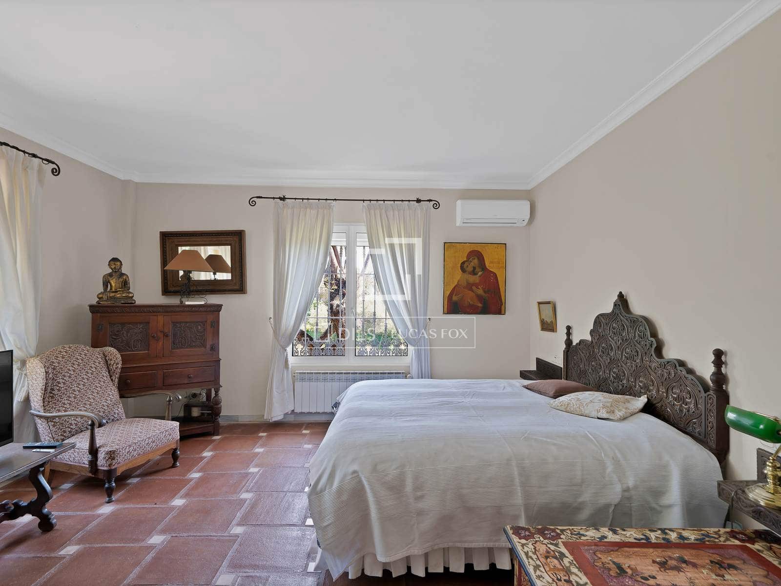 4 bedroom Villa for sale in Nueva Andalucia with pool garage - € 2,900,000 (Ref: 9827772)