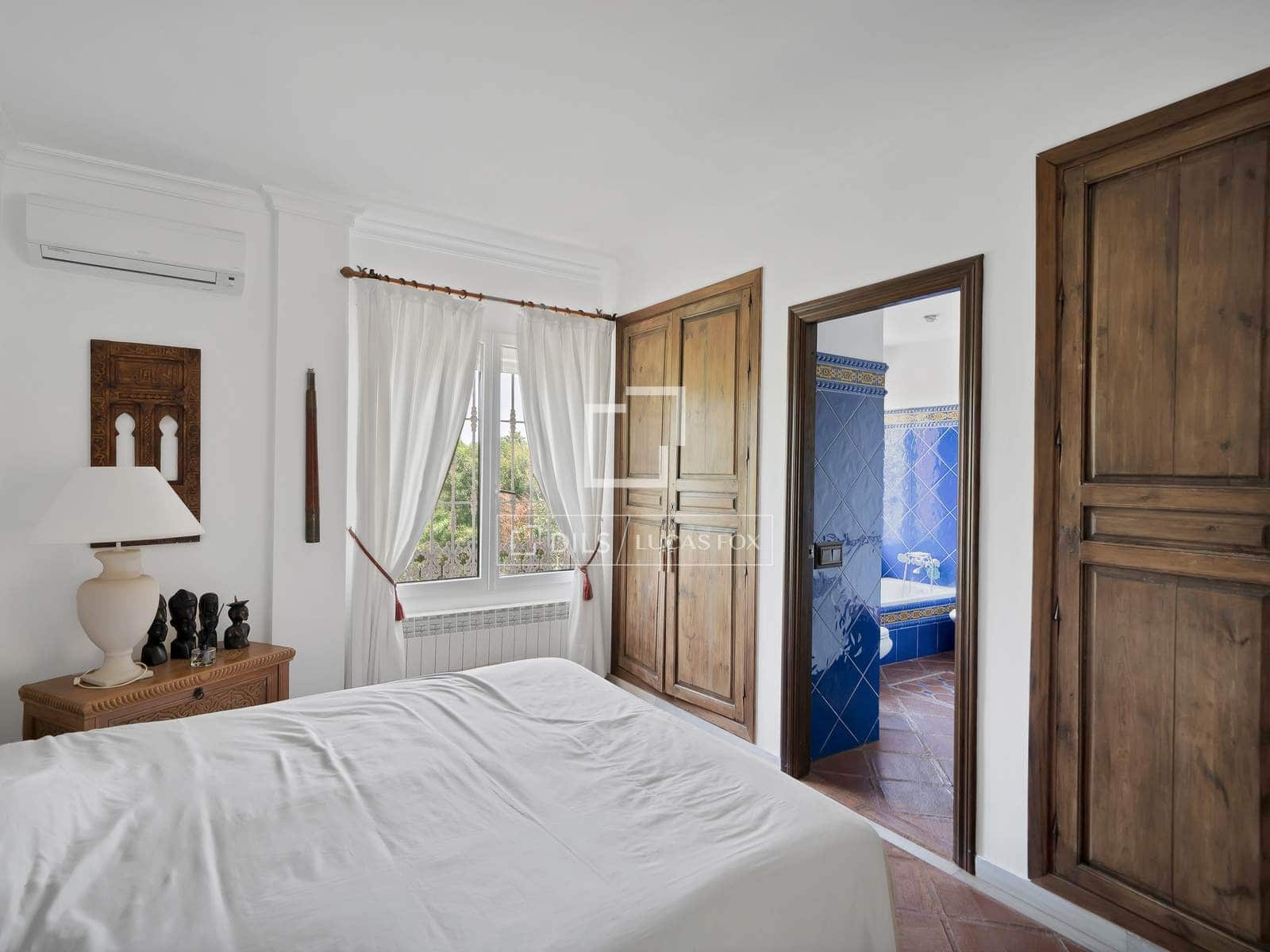 4 bedroom Villa for sale in Nueva Andalucia with pool garage - € 2,900,000 (Ref: 9827772)