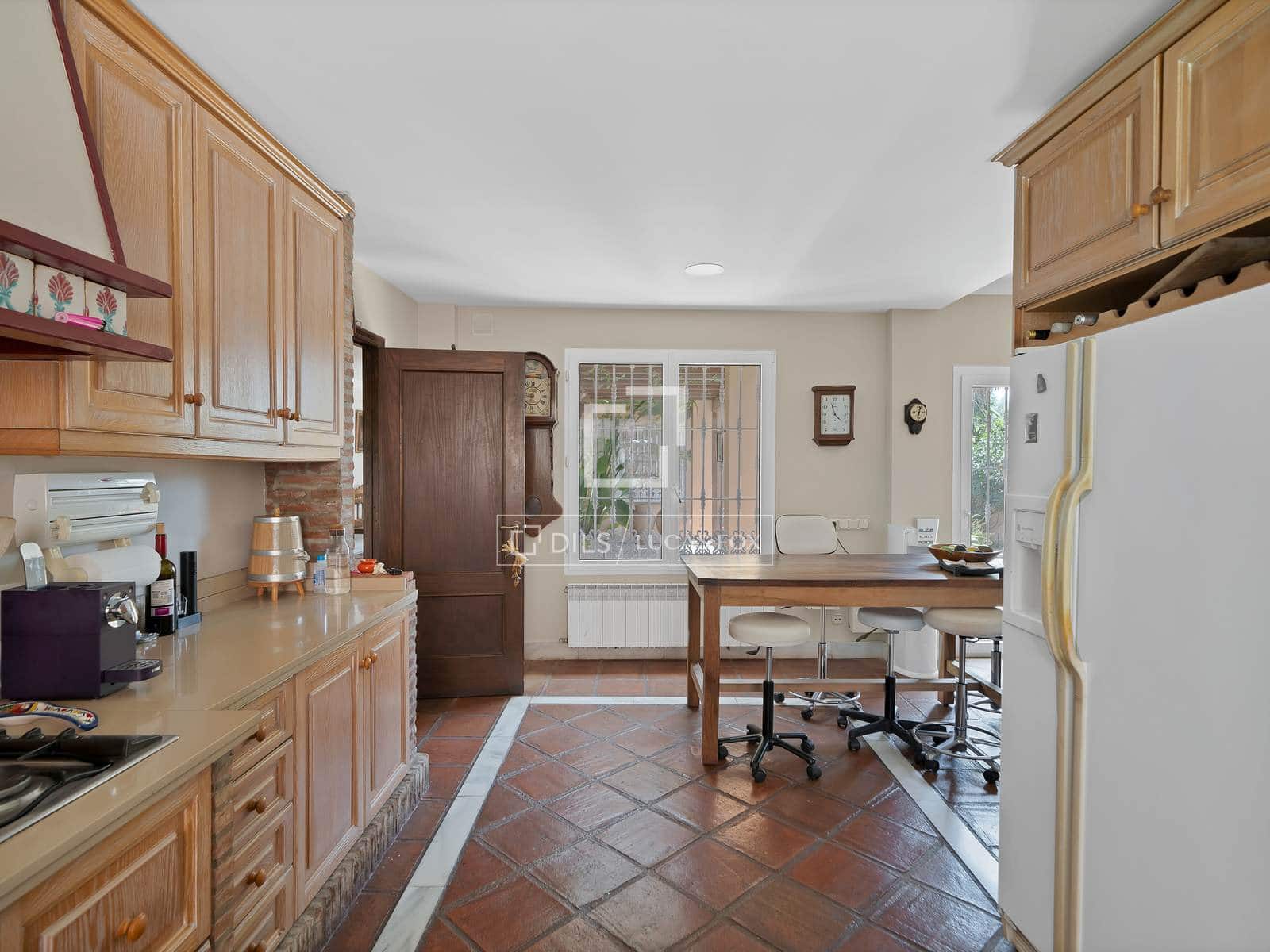 4 bedroom Villa for sale in Nueva Andalucia with pool garage - € 2,900,000 (Ref: 9827772)