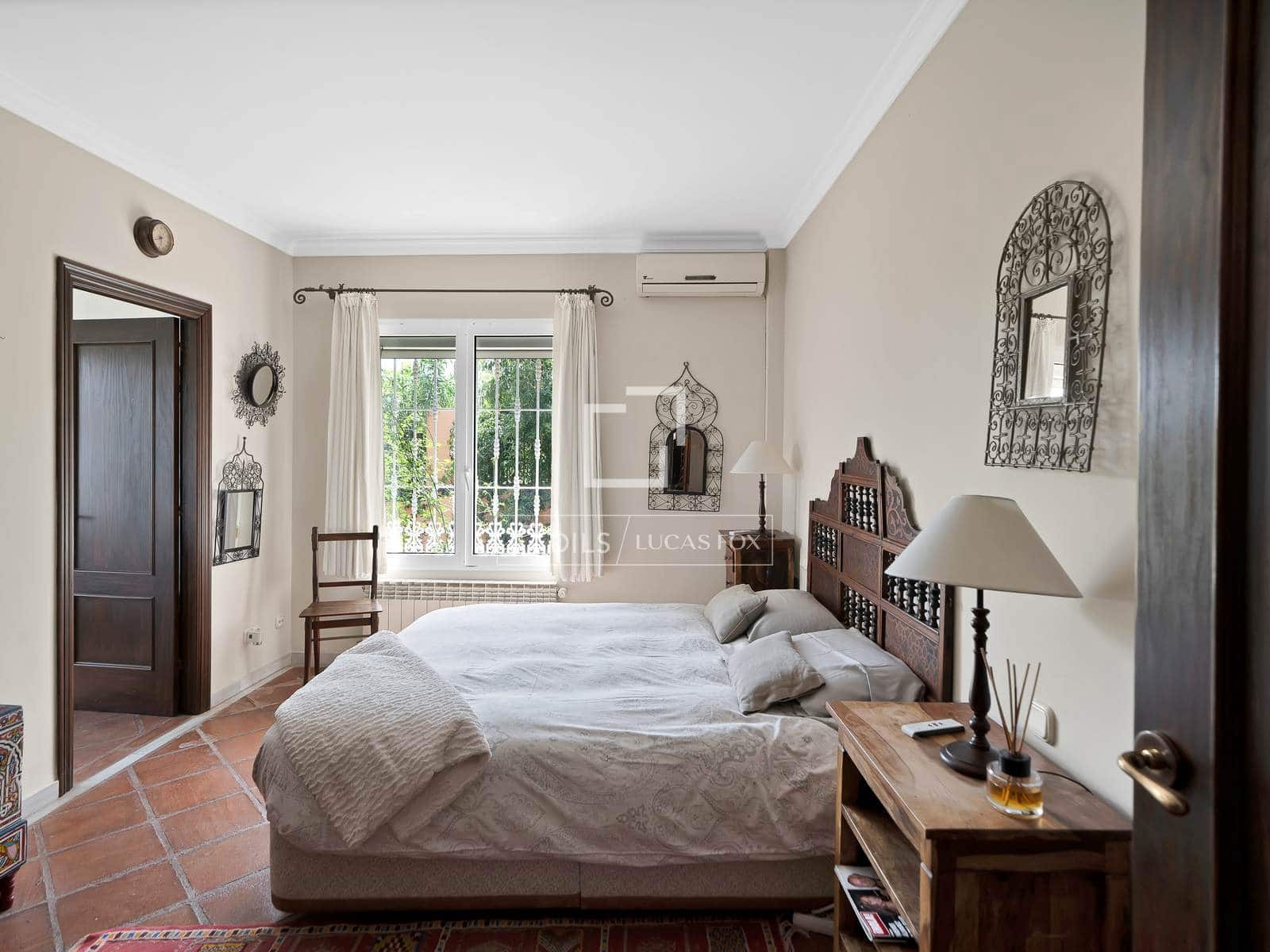 4 bedroom Villa for sale in Nueva Andalucia with pool garage - € 2,900,000 (Ref: 9827772)