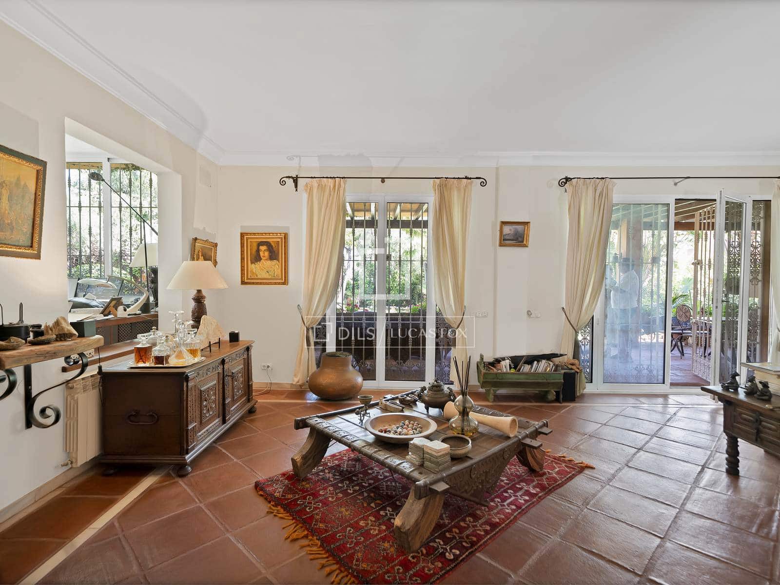 4 bedroom Villa for sale in Nueva Andalucia with pool garage - € 2,900,000 (Ref: 9827772)