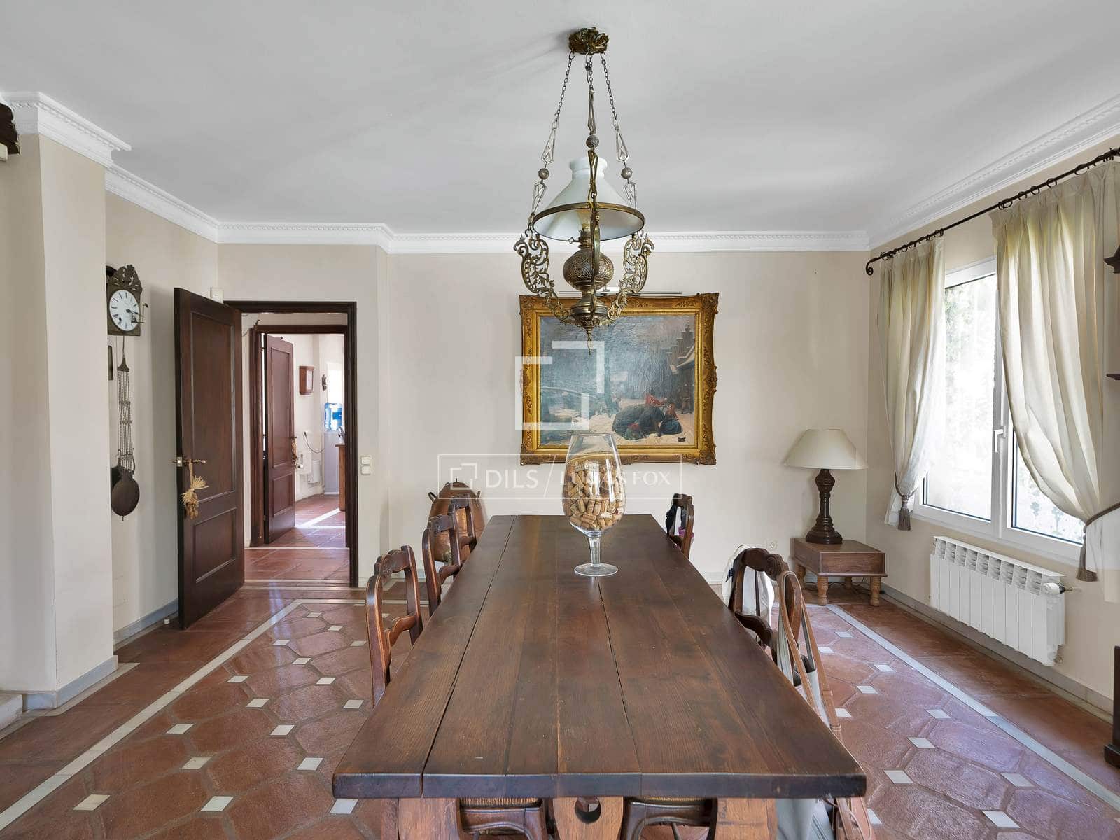 4 bedroom Villa for sale in Nueva Andalucia with pool garage - € 2,900,000 (Ref: 9827772)