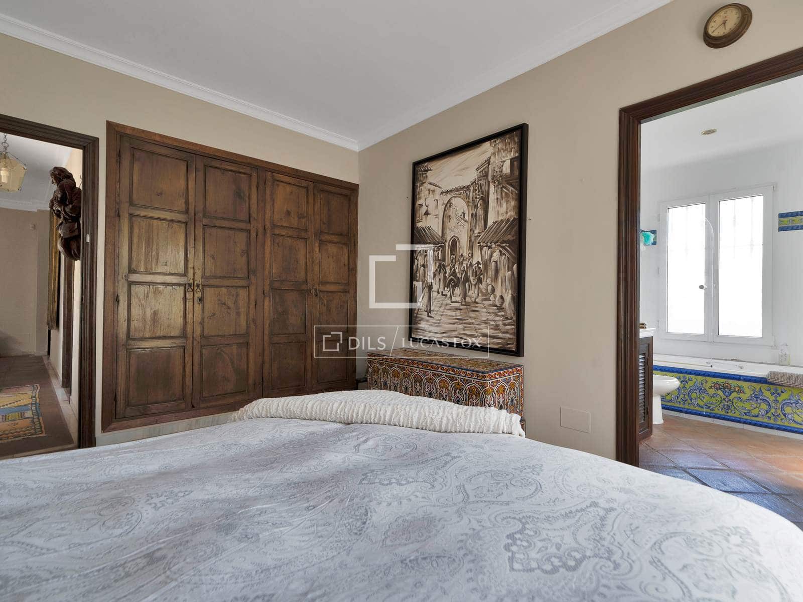 4 bedroom Villa for sale in Nueva Andalucia with pool garage - € 2,900,000 (Ref: 9827772)